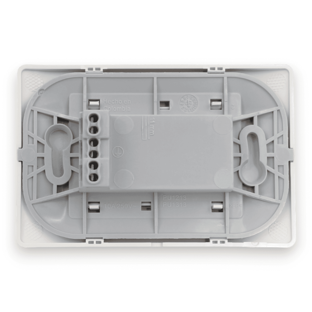 TOMA CORRIENTE TRIPLEX 2P+T 10A 250V BLANCO ARMADA LÚZICA