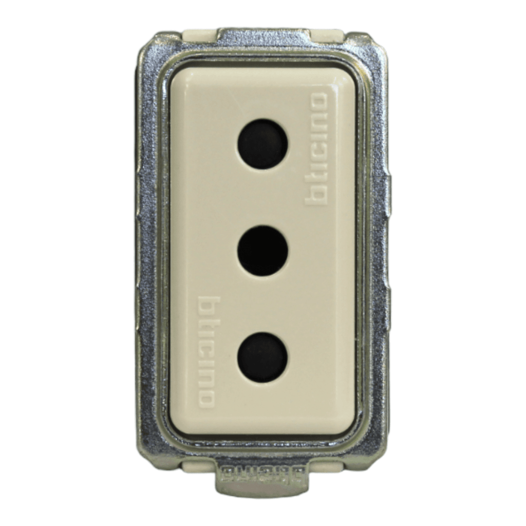 MODULO ENCHUFE 2P+T 10A 250V C/ALVEOLOS PROTEGIDOS MAGIC BTICINO