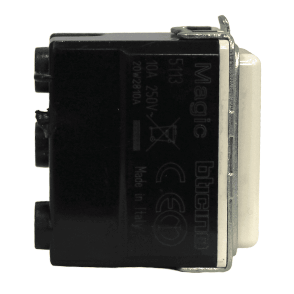 MODULO ENCHUFE 2P+T 10A 250V C/ALVEOLOS PROTEGIDOS MAGIC BTICINO