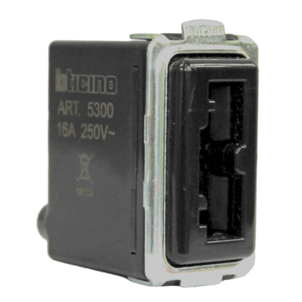 MODULO ENCHUFE 2P+T 16A 250V SEGURIDAD IRREVERSIBLE MAGIC BTICINO